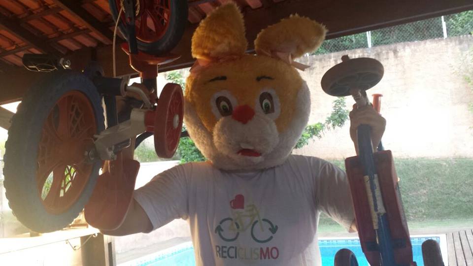Foto - Gincana organizada pelo Projeto Reciclismo, Projeto PALCO e Aquarela doará bicicletas e brinquedos para crianças!